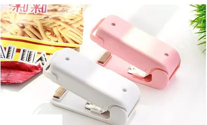1pc Mini Handheld Snack Sealer,Compact ABS Plastic Bag Sealer for Freshness, Easy-to-Use Kitchen Gadge,Portable Sealer Packaging