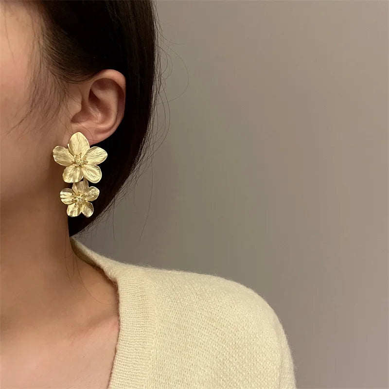Vintage Gold Flower Drop Earrings for Women Stylish Design - Smarsty