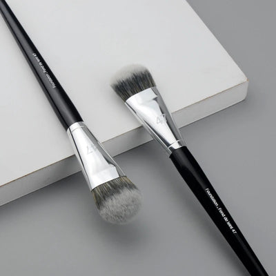 Professional Liquid Foundation Brush for Flawless Makeup - Smarsty
