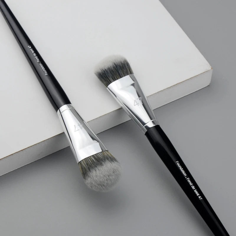 Professional Liquid Foundation Brush for Flawless Makeup - Smarsty