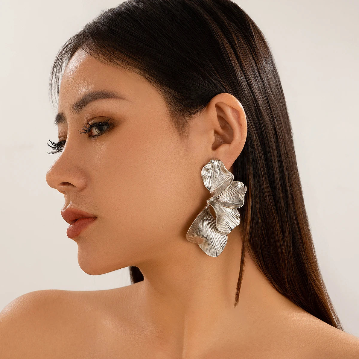Elegant Ginkgo Leaf Stud Earrings Gold Petal Design - Smarsty