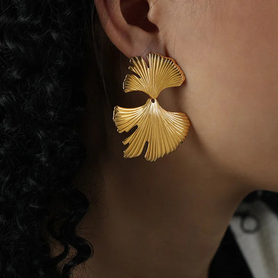 Vintage Gold Flower Stud Earrings Lightweight Hypoallergenic - Smarsty