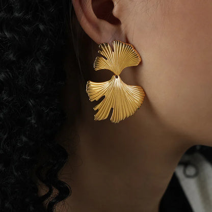 Vintage Gold Flower Stud Earrings Lightweight Hypoallergenic - Smarsty