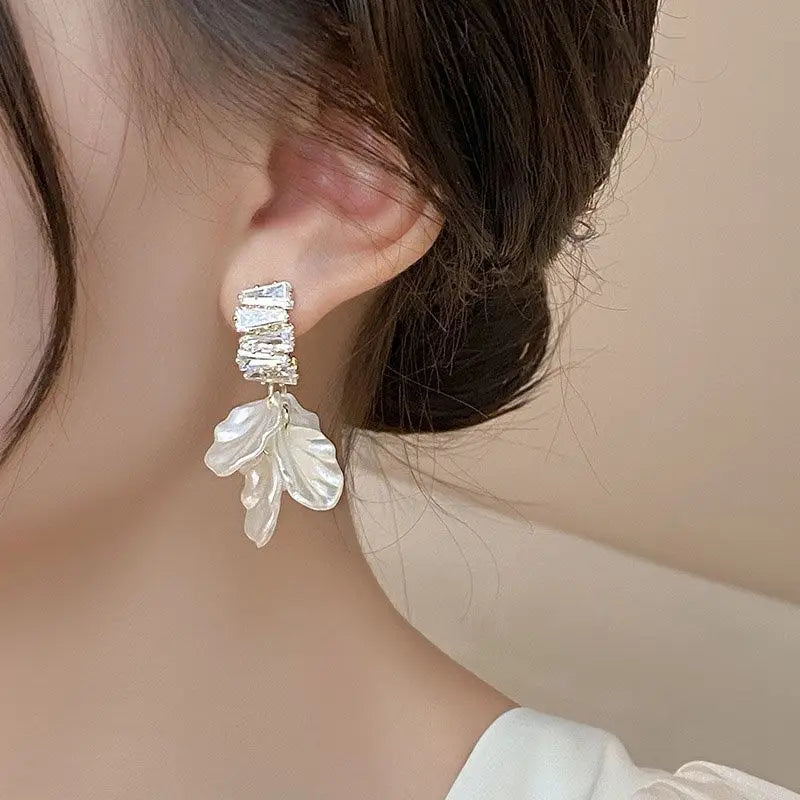 Korean White Shell Flower Drop Earrings for Women Fashion - Smarsty