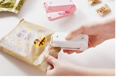 1pc Mini Handheld Snack Sealer,Compact ABS Plastic Bag Sealer for Freshness, Easy-to-Use Kitchen Gadge,Portable Sealer Packaging by Smarsty