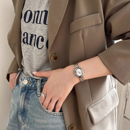 Small Oval Dial Green Quartz Watch for Women - Smarsty