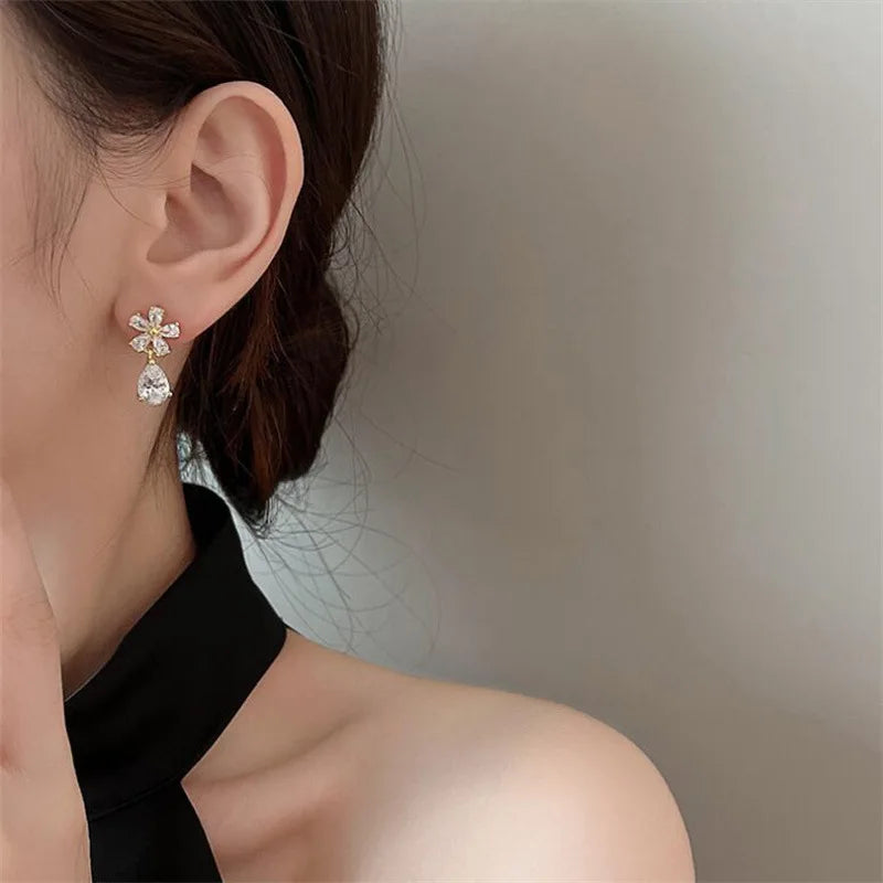 Zircon Stud Earrings Floral Leaf With Pearl Shimmer - Smarsty