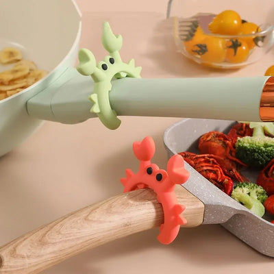 4/1PCS Silicone Spatula Rack Small Crab Anti Scalding Overflow Pot Clip Spoon Holder Clip Universal Shovel Rack Kitchen Gadget by Smarsty