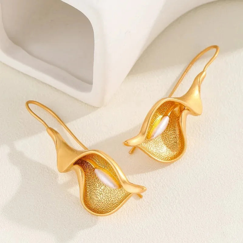 Elegant Flower Dangle Earrings in Gold and Silver Colors - Smarsty