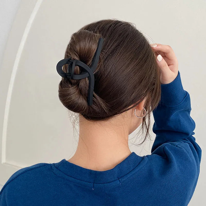Elegant Black Geometric Hair Claw Secure Hold Easy Clip - Smarsty