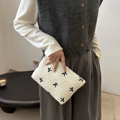 Large Capacity Embroidered Makeup Bag With Zipper Closure - Smarsty