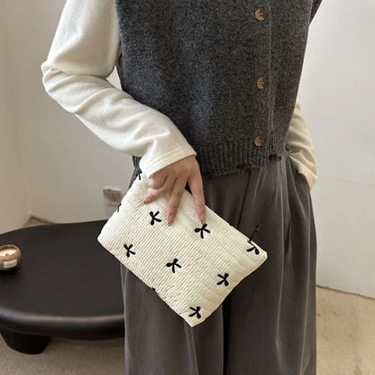 Large Capacity Embroidered Makeup Bag With Zipper Closure - Smarsty