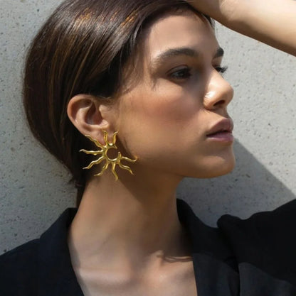 Vintage Gold Flower Stud Earrings Lightweight Hypoallergenic - Smarsty