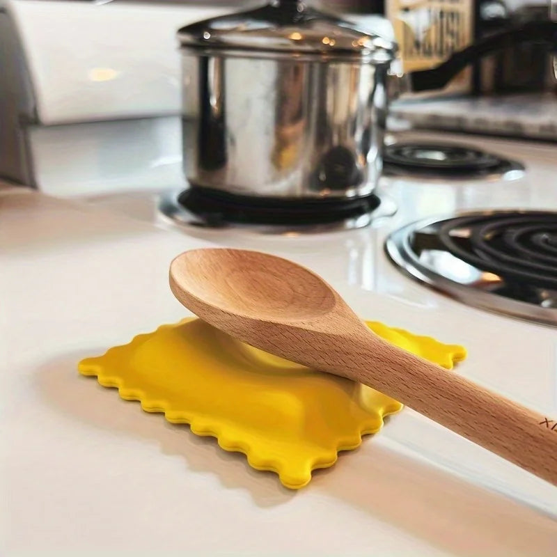 1pc Cartoon Biscuit-Shaped Soup Spoon Rest - Heat Insulating and Anti-Scalding  Mat for Kitchen Gadgets for Restaurant Kitchen