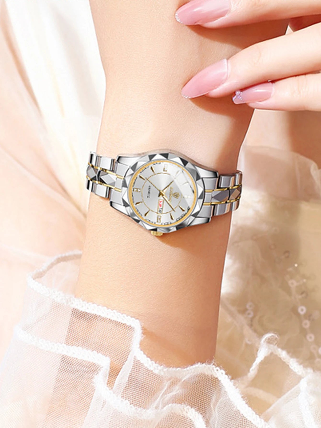 Luxury Waterproof Quartz Watch for Women with Luminous Feature - Smarsty