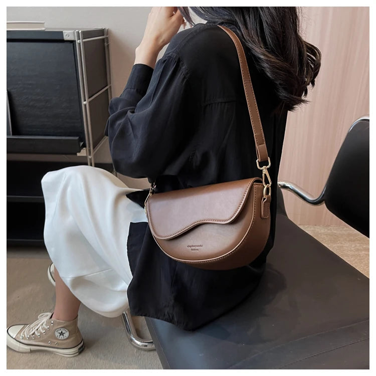 Small Leather Saddle Bag For Women Crossbody Vintage Style - Smarsty