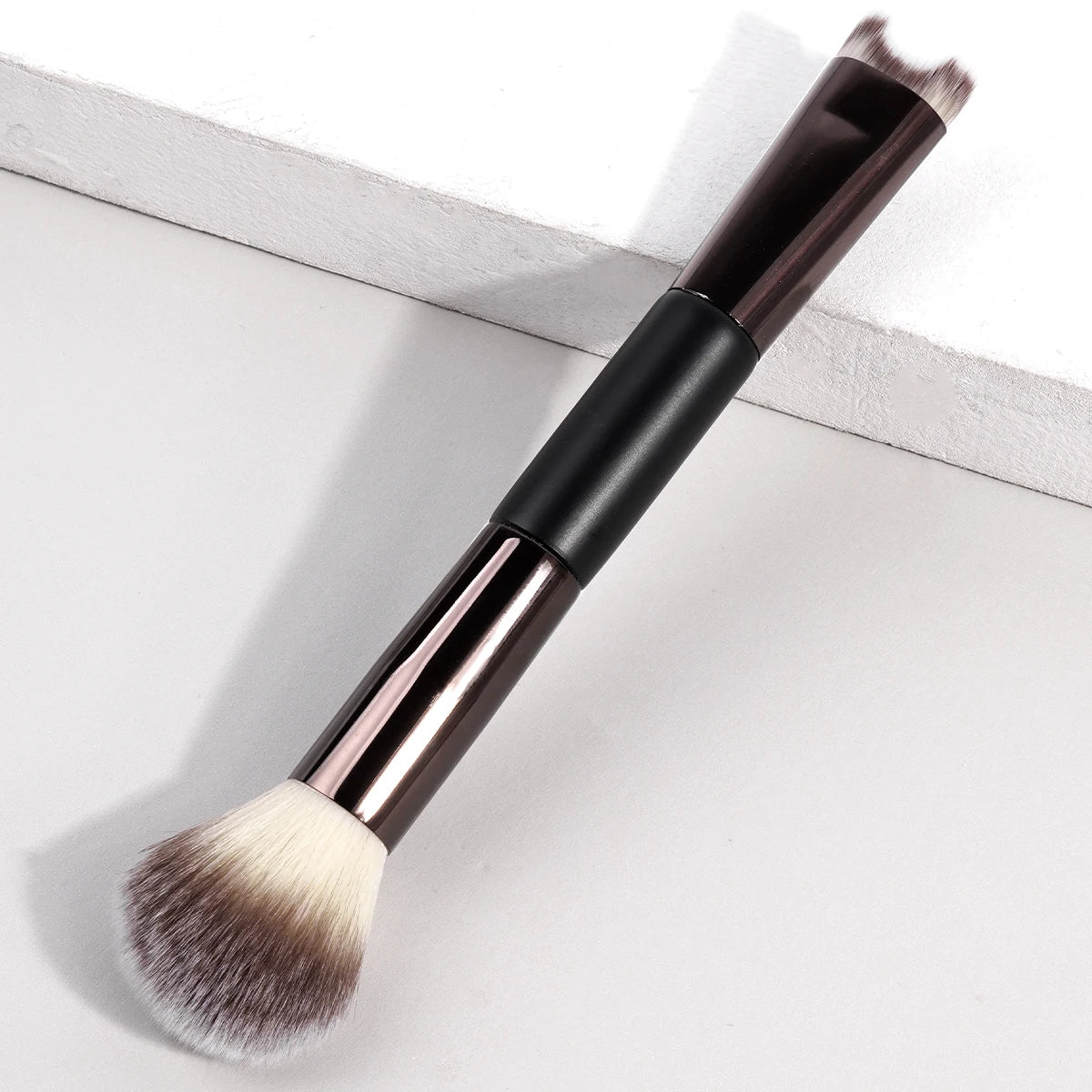 MAANGE U-Shaped Nose Contour Brush for Sculpting and Defining - Smarsty