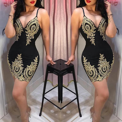 Sexy summer party halter dress Sleeveless slim-fit mini dress with low neck and halter back - Smarsty