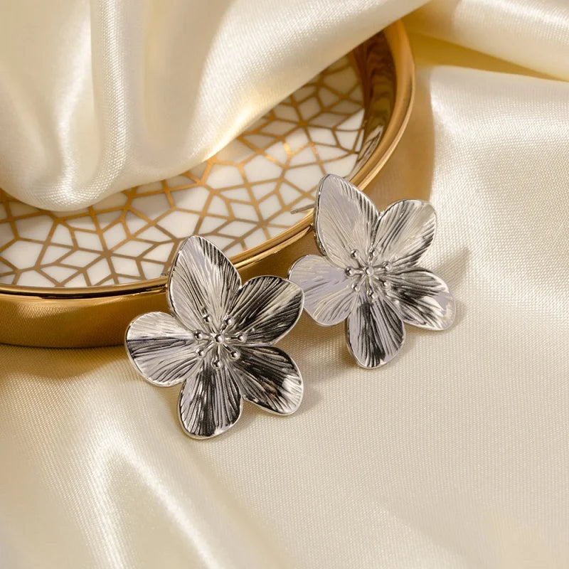 Vintage Gold Flower Stud Earrings Lightweight Hypoallergenic - Smarsty