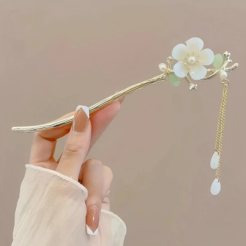 Elegant Chinese Style Hair Clip with Floral Design - Smarsty
