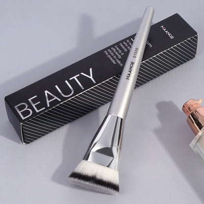 MAANGE Flat Round Makeup Brush for Flawless Application - Smarsty
