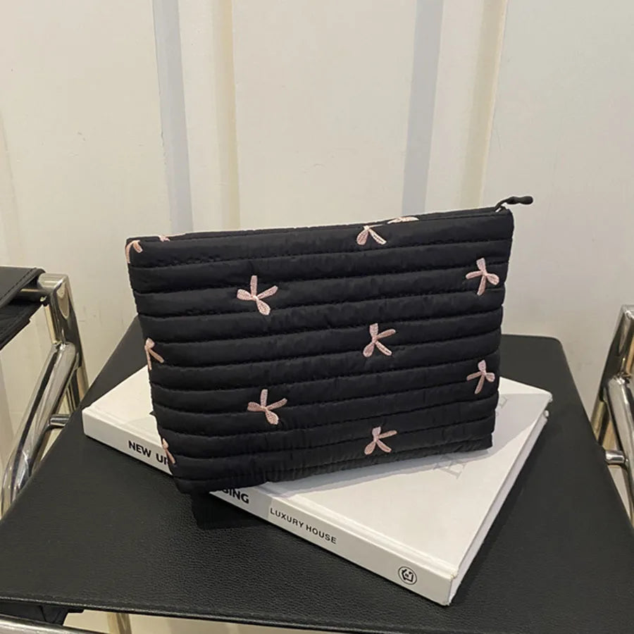 Large Capacity Embroidered Makeup Bag With Zipper Closure - Smarsty