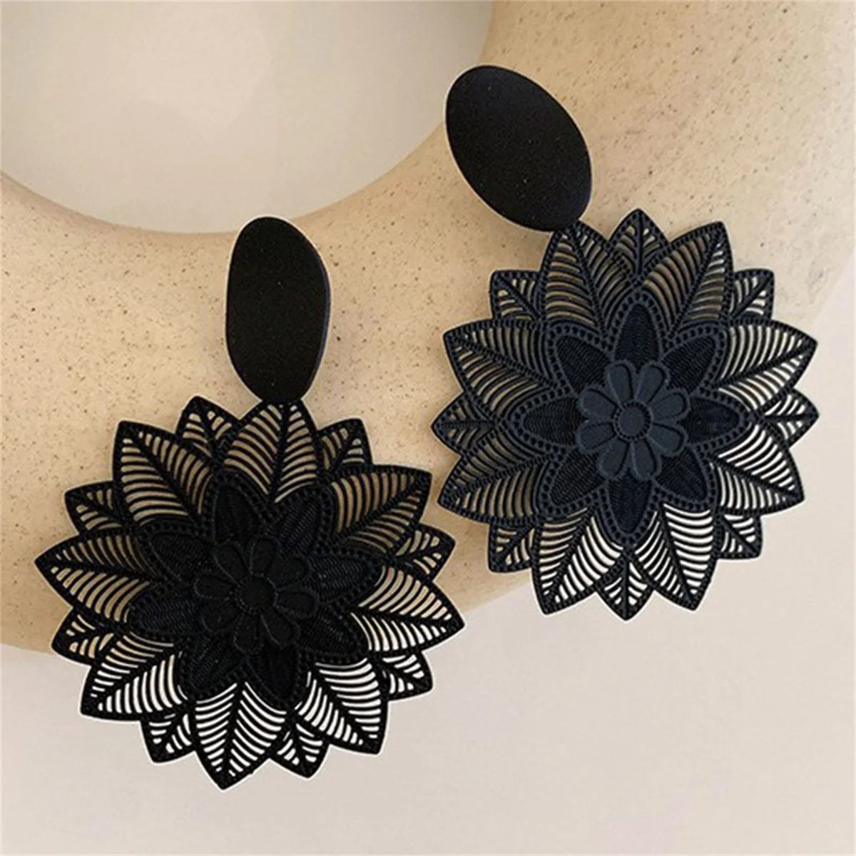 Vintage Punk Black Flower Drop Earrings for Women Geometric Style - Smarsty
