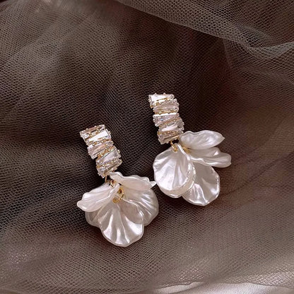 Korean White Shell Flower Drop Earrings for Women Fashion - Smarsty