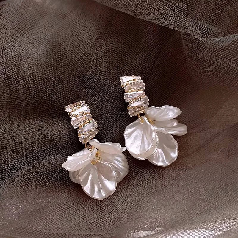 Korean White Shell Flower Drop Earrings for Women Fashion - Smarsty