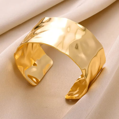 Fashionable Geometric Embossed Bracelet for Women - Smarsty