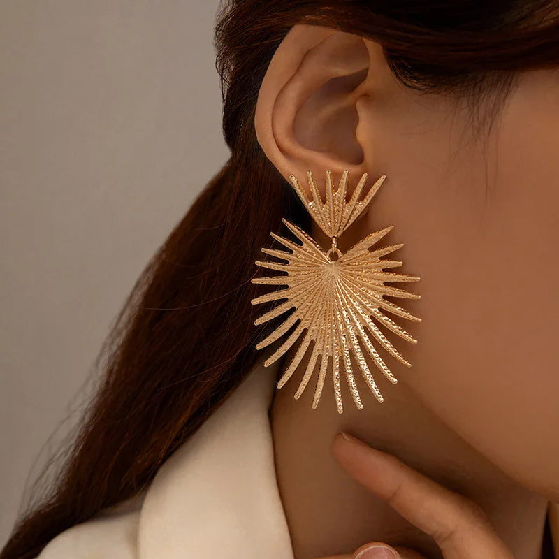 Vintage Gold Flower Stud Earrings Lightweight Hypoallergenic - Smarsty