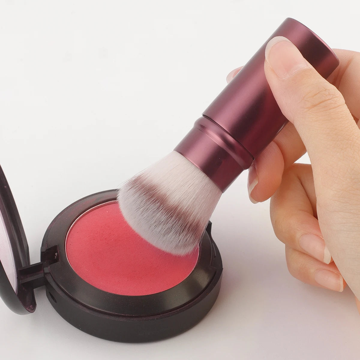 Retractable Makeup Brush with Aluminum Handle for Easy Application - Smarsty