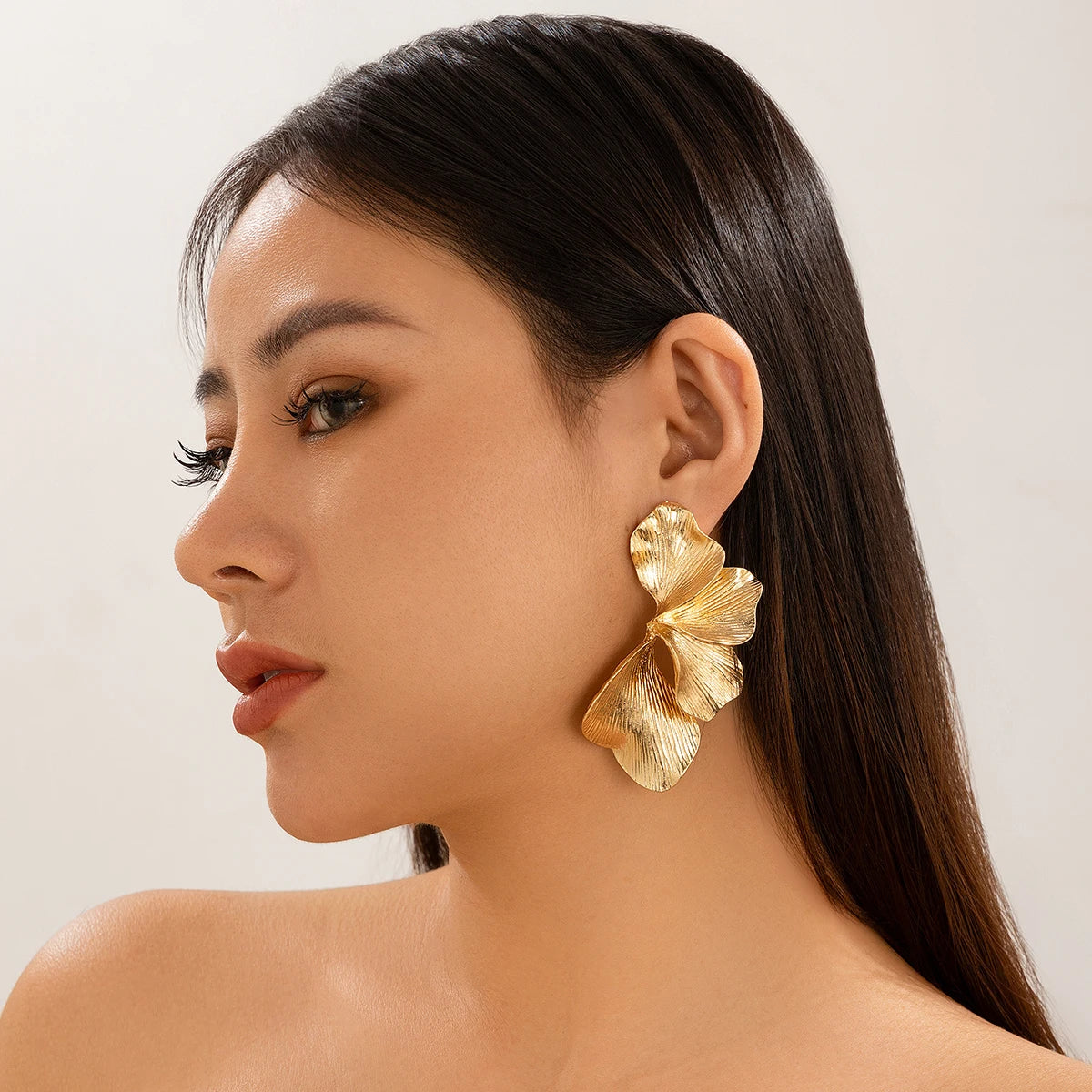 Elegant Ginkgo Leaf Stud Earrings Gold Petal Design - Smarsty