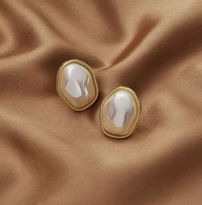 Elegant Gold Vintage Circle Drop Earrings with Baroque Pearl - Smarsty