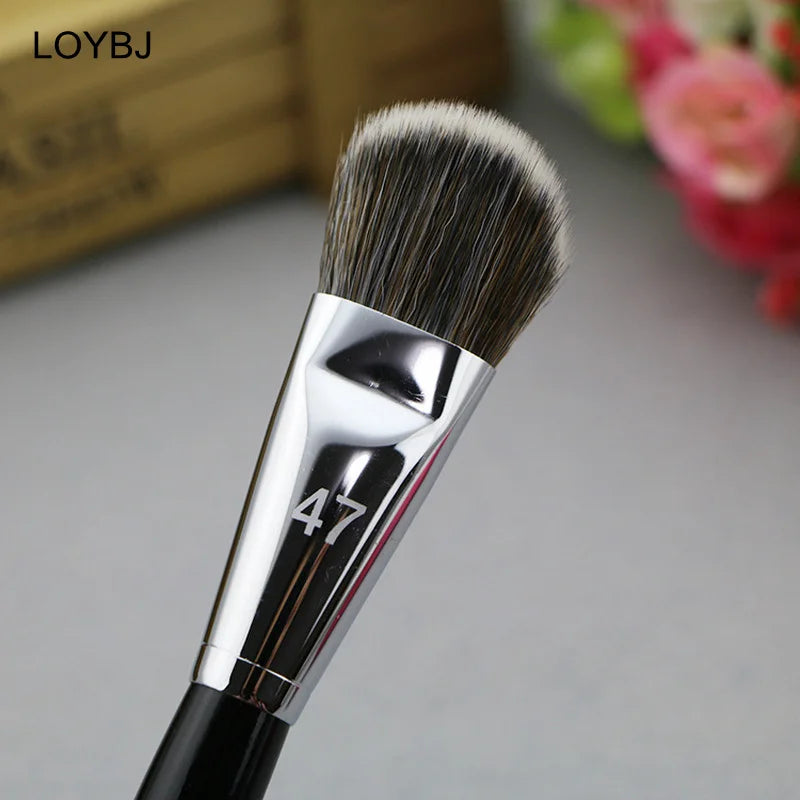 Professional Liquid Foundation Brush for Flawless Makeup - Smarsty