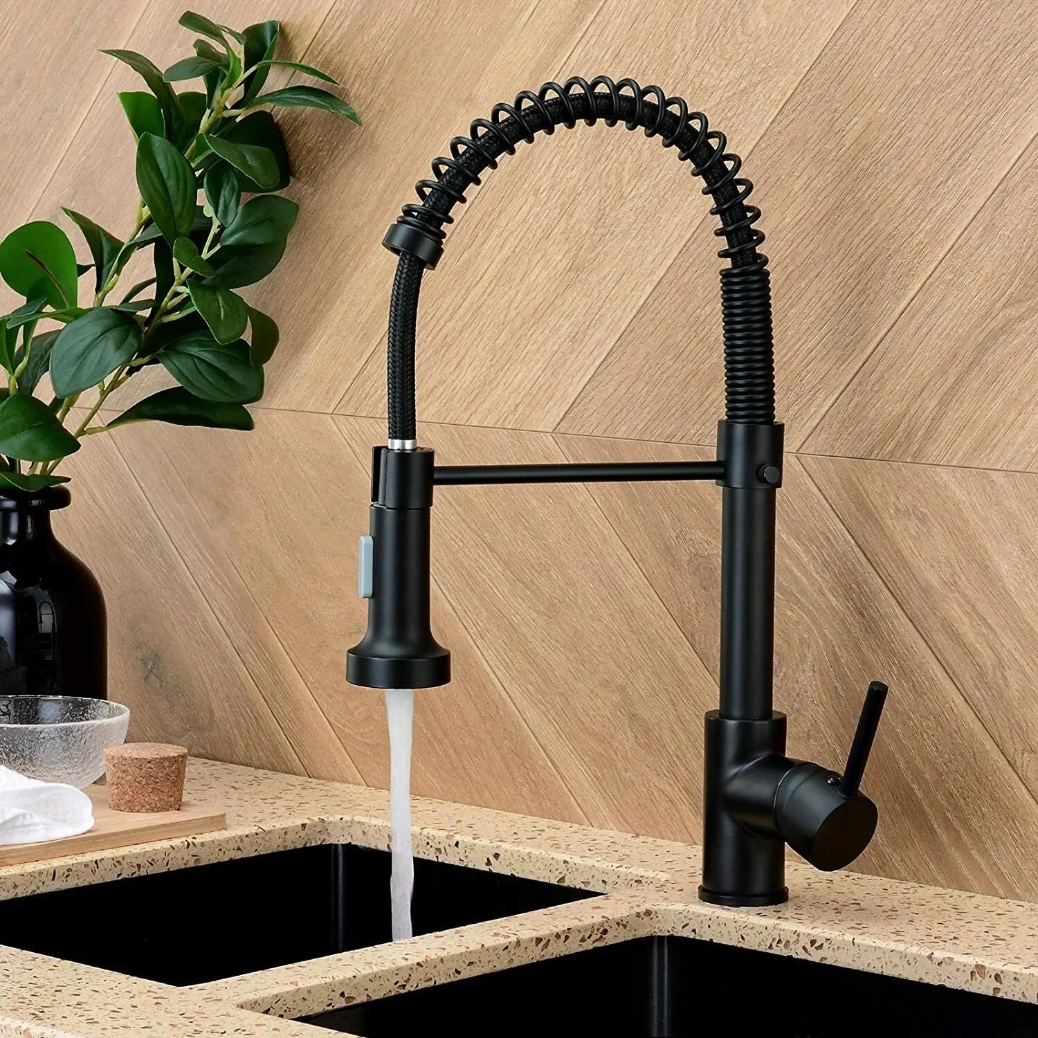 Matte Black Kitchen Faucet With Single Handle Design - Smarsty