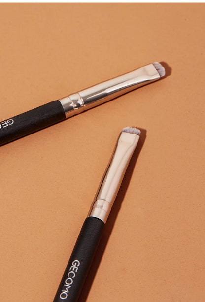 Eyeliner and Eyebrow Brush for Precise Makeup Application - Smarsty