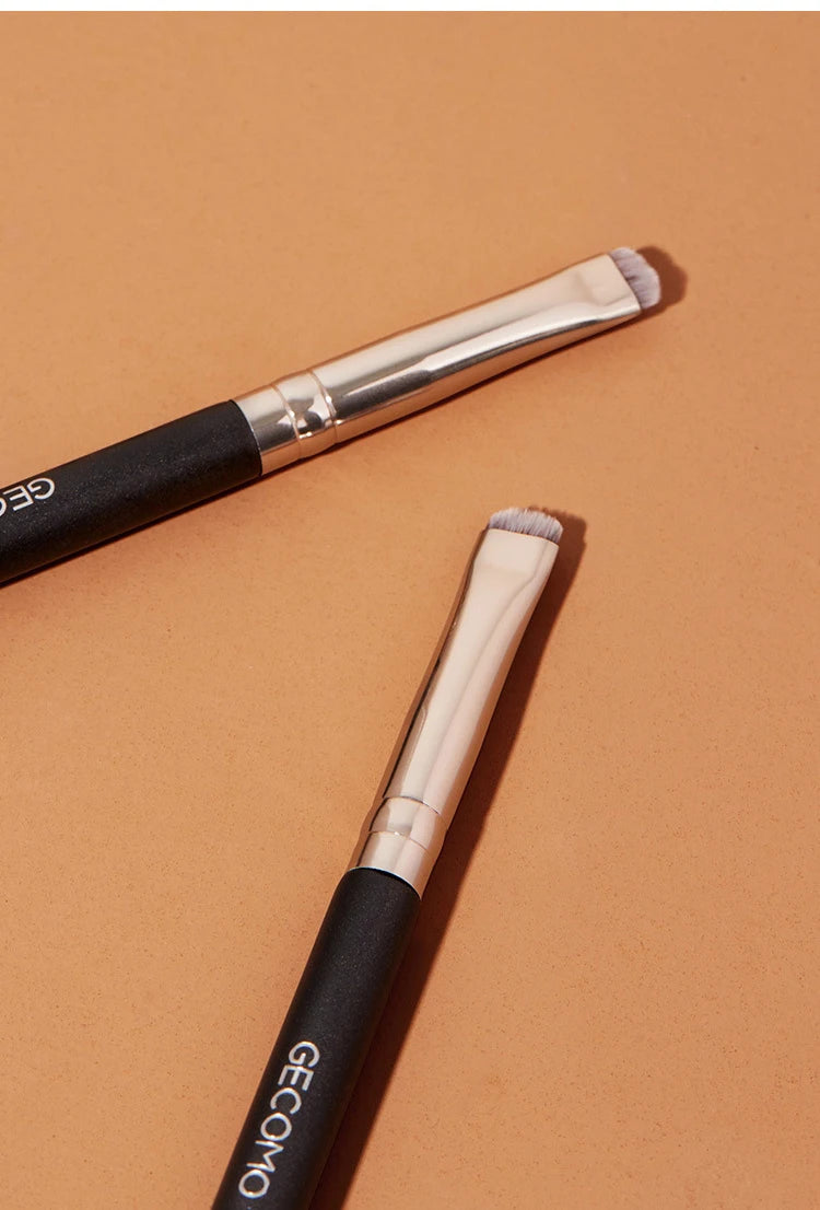 Eyeliner and Eyebrow Brush for Precise Makeup Application - Smarsty