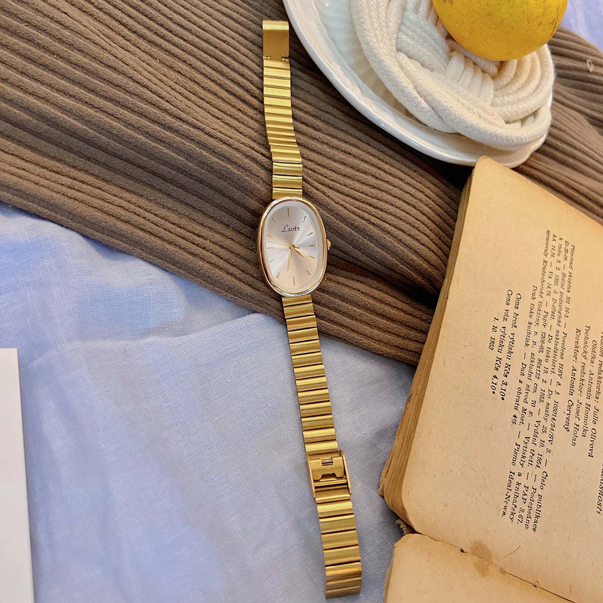 Fashionable Women's Quartz Watch with Gold Bracelet - Smarsty