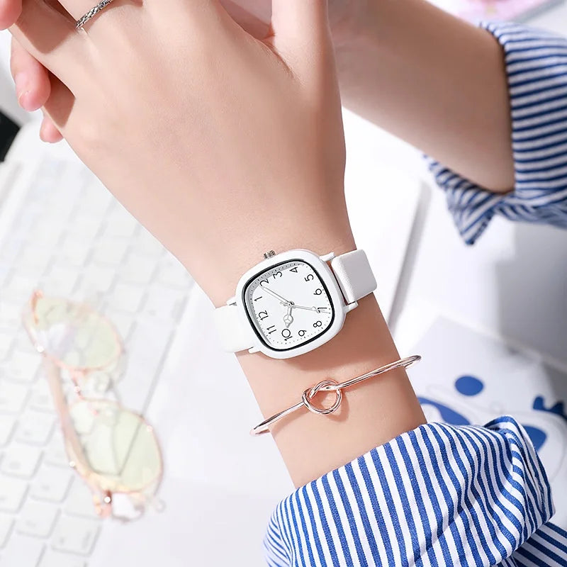 Fashion Brand Bear Women Quartz Watch with Silicone Band - Smarsty