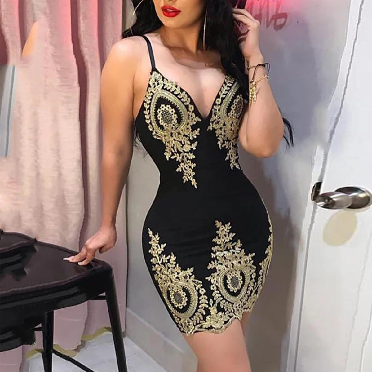 Sexy summer party halter dress Sleeveless slim-fit mini dress with low neck and halter back - Smarsty
