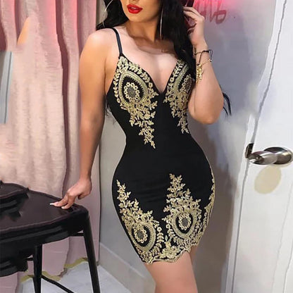 Sexy summer party halter dress Sleeveless slim-fit mini dress with low neck and halter back - Smarsty