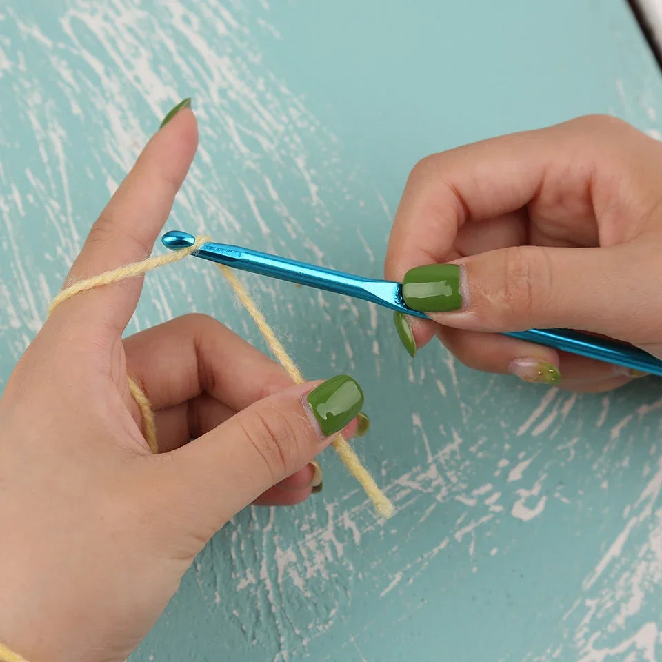 Crochet Hooks Set with Multiple Sizes and Colors - Smarsty